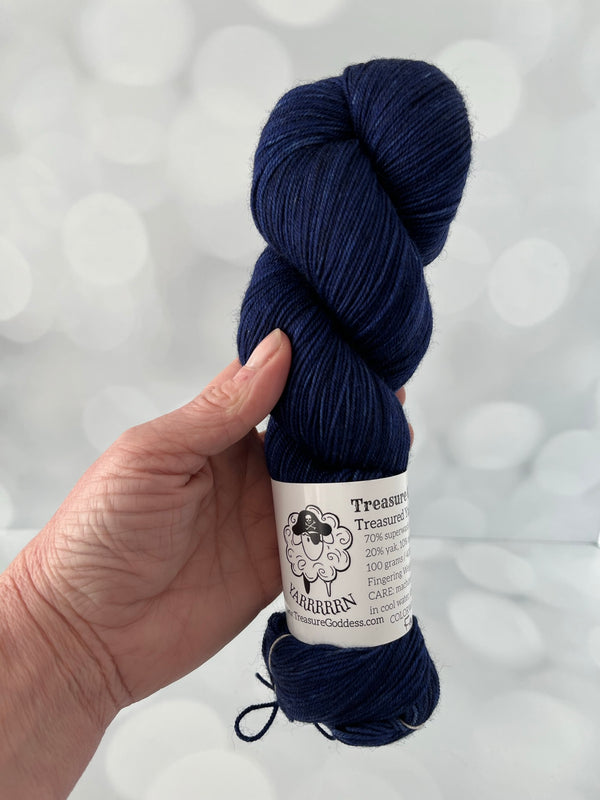 Far Horizon, Treasured Yak Toes Sock Yarn, midnight blue yarn